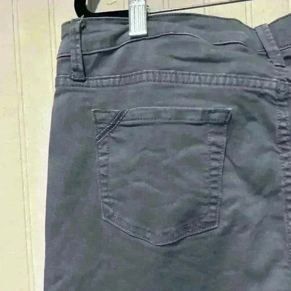 Soft surroundings women’s grey ankle denim pants with embellishments size 32/26 - Picture 5 of 5